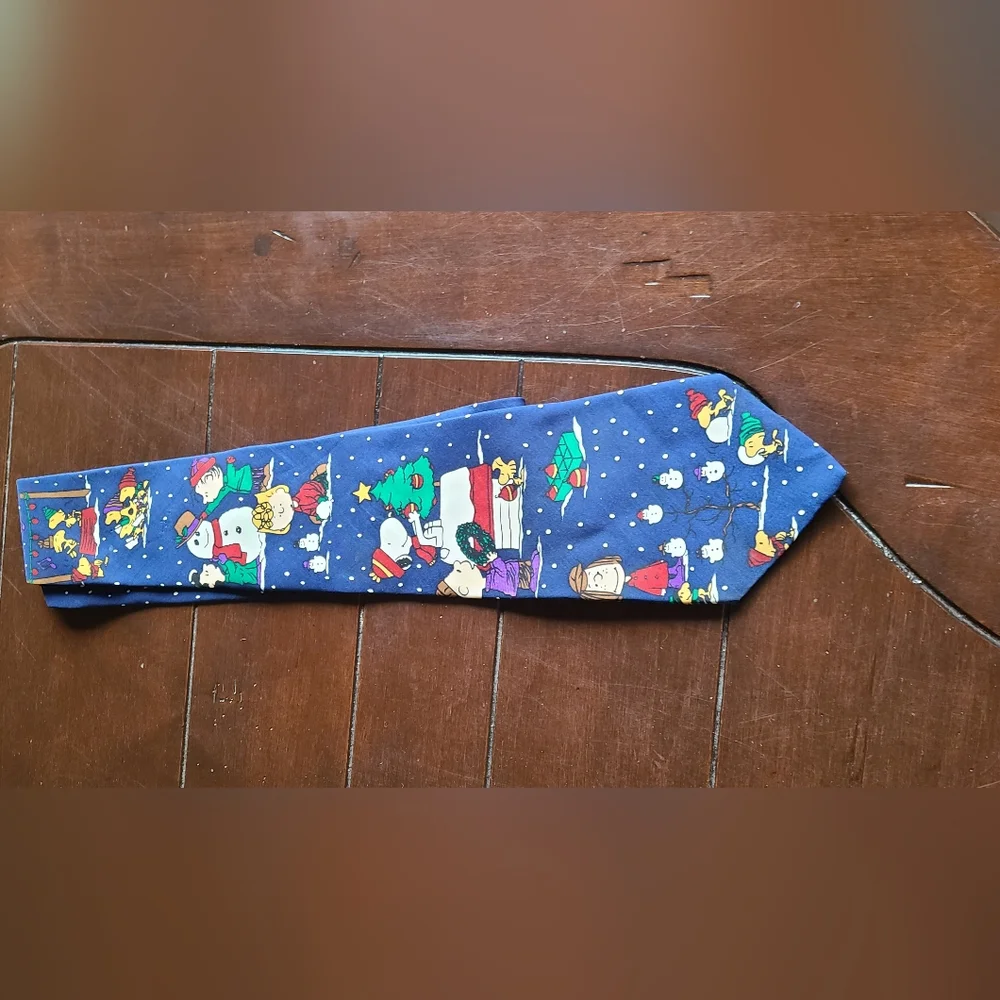 Peanuts Christmas tie